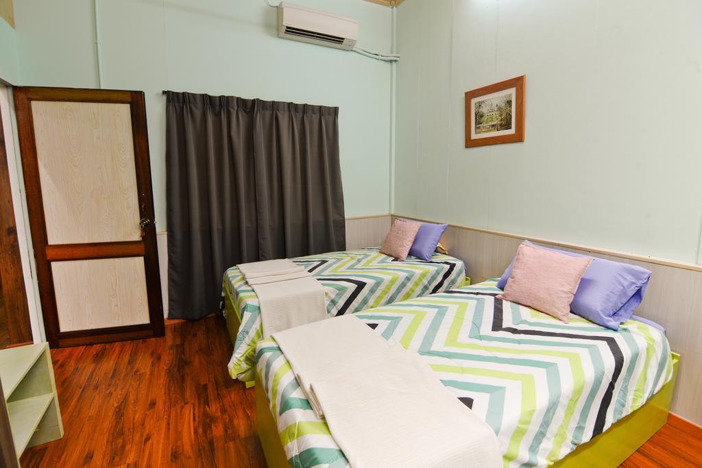 Courtyard Homestay Vila *